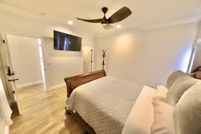 Luxury Suite \"C\" - Image 3