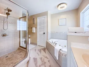 Beauty For Ashes Retreat -Luxury Waterfront 2700 SQ FT; Buckroe Beach; Sleeps 10 - Image 5