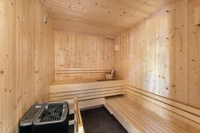 Brand new chalet with 6 bedrooms and 6 bathrooms, hot tub and sauna - Image 2