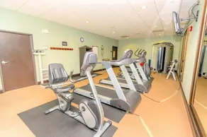 Free Breakfast Buffet + Outdoor Pool + Fitness Center - Image 3