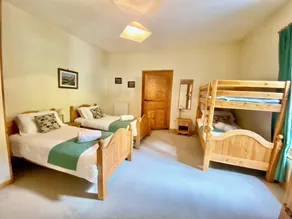 Unik, charmerende chalet med ensuite værelser, boblebad og spillerum - Image 5