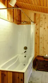 Koppla av i fridfulla privata avskilda skogar, berg - Image 3