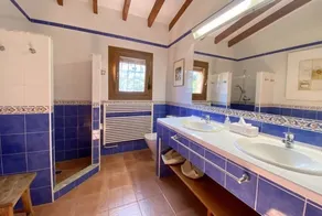 Pretty, luxurious villa with private pool and superb view - Image 3