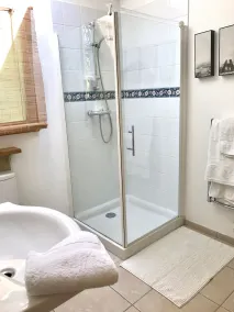 Maison de village spacieuse et aérée avec grand jardin et piscine privée - Image 4