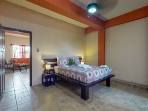 Ideally located apartment w/WiFi, partial AC & shared rooftop - steps to the sea - Image 4