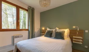 Cottage with private pond in lush greenery 35 minutes from Vulcania - Image 3