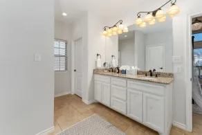 Luxury Lakefront Getaway - Image 2