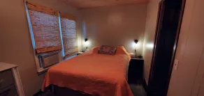Quiet & Cozy Cabin Across from Fox Lake 🚤 - Image 5