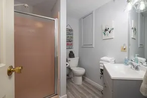 Private-Spacious-Hot Tub-King Bed-Games Room - Image 3