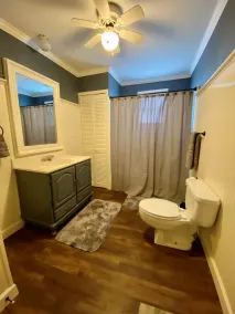 Farmhouse with easy access to state parks, lake, golf course - Image 4