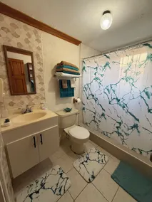 Acolhedor e independente apartamento de 2 quartos localizado na movimentada costa sul - Image 4