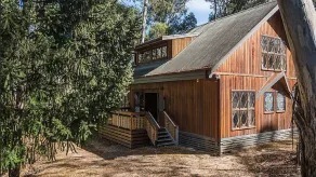 Lumi Talo - Retro quintessential two-story cedar lodge - Image 5