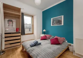 Spacious 3-bedroom apartment with views of Edinburgh Castle.  Sleeps 6. - Image 5