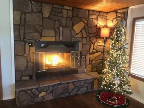 Charming cozy lake cabin, 300 yds from Lake Texoma beach, fishing, boat ramp! - Image 2