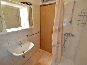 Spacious accommodation in Zambratija, sea view, 10 meters from the beach, terrace - Image 2