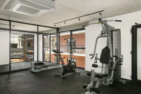 Studio Apartment in Trendy Hyde Park - Image 2