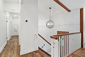 Newly renovated 4-bed, 2-bath spacious home, walking distance to Lake Geneva. - Image 2