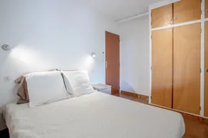 Holiday Apartment \"Location La Londe\" with Private Garden & Wi-Fi - Image 5