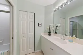 Regatta Resort, Vanderbilt Beach, Naples, 6 minute walk to beach - Image 3