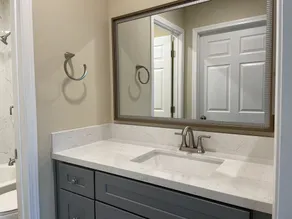 1B1B Guest House W/Full Kitchen Great Location Monthly Rental Only - Image 3