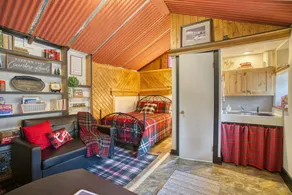 Charming Riverside Studio — Couples’ Getaway - Image 3