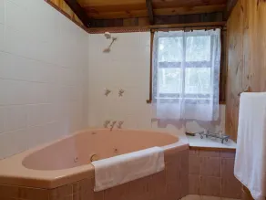 Jacaranda Cottage @ Hidden Valley Retreat Cottages - Image 2