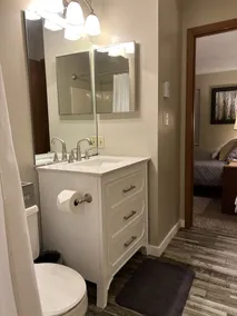 King Bed! 2B2B ground level near golf; one floor living, three steps in. - Image 3