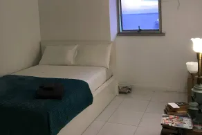 Downtown Kingston Waterfront 2 Bed Apartment - Image 3