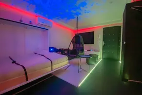 Luxury Suite Jacuzzi Sauna - Image 5