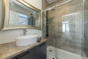 Prestigious 5 Bedroom Vacation Home Offering Stunning Views of St-Lawrence River - Image 5
