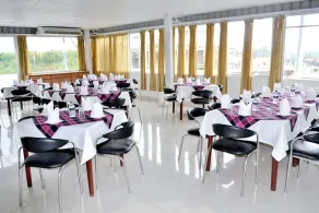 Hotel Vista Bay - Image 2