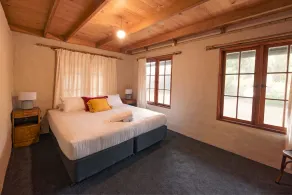 Cloudy Creek Cottage - Image 3