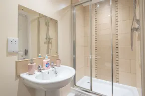 Apartment 8 - Image 3