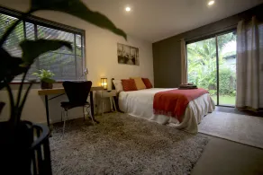 Private room and ensuite - Image 3