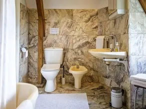 Beautiful Private Country home in rural setting with heated pool - Image 2