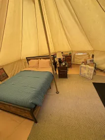 10 Point Landing - 10 Point Landing Glamping with Queen Bed & Bath - Image 2
