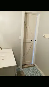 Cheerful One Bedroom Remodeled Tiny Home, close to everything! - Image 3