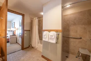 Wheelchair Accessible 2-Bedroom Condo - Slopeside condo - Image 4