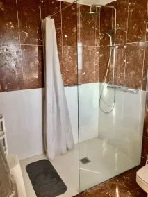 Spacious duplex with a beautiful view of the golf course and the ocean. 120 m2. 5 minutes from the beach - Image 2