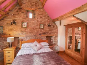 PENTRE BARN, family friendly, luxury holiday cottage in Mardy - Image 5