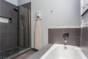 McCormick Place Guest House - Image 4