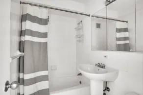 Hip Midtown East 1BR w/ DM & Elevator, near Bloomingdales, by Blueground - Image 4