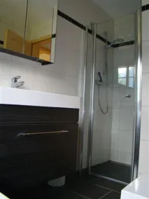 Comfortable wooden chalet in a location with pristine view in the mountains - Image 3