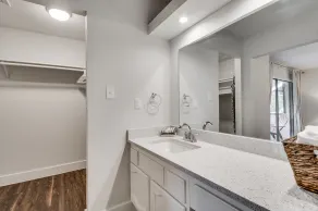 Minuten in die Innenstadt! 2 schlafzimmer 2 badezimmer. Schläft 6! - Image 4