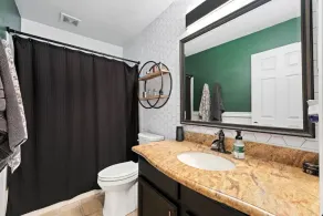 Perfect 2 bedroom 2 bath condo with a pool and gym - Image 2