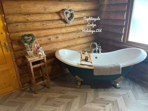 Nightingale Lodge, 2 Storey Scandinavian style lodge, Sleeps 8, Hot tub, Huge fishing deck - Image 5
