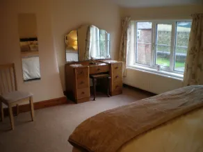Farmhouse Cottage Sleeps 2 (1 en-suite Bedroom) - Image 2