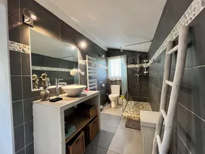 Apartamento en casa de campo provenzal con piscina - Image 3