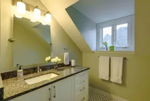 Premium Bilevel Heart Of Midtown King Bed - Image 4