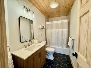  Newly remodeled-Lakefront cabin on 4th Lake w/dock & kayaks. Trail 5 Access - Image 3